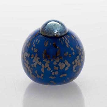 Oiva Toikka,  a glass bird signed O. Toikka Iittala 2017, numbered 1243/2017.