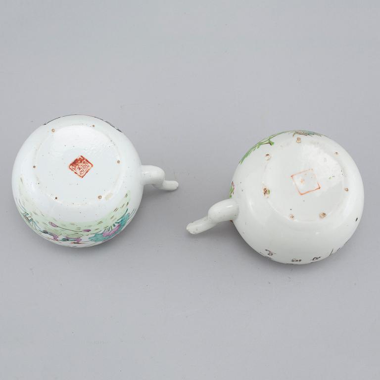 Two Chinese porcelain tea pots, around the year 1900.
