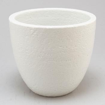 GUNNAR NYLUND, a stoneware bowl from Rörstrand.