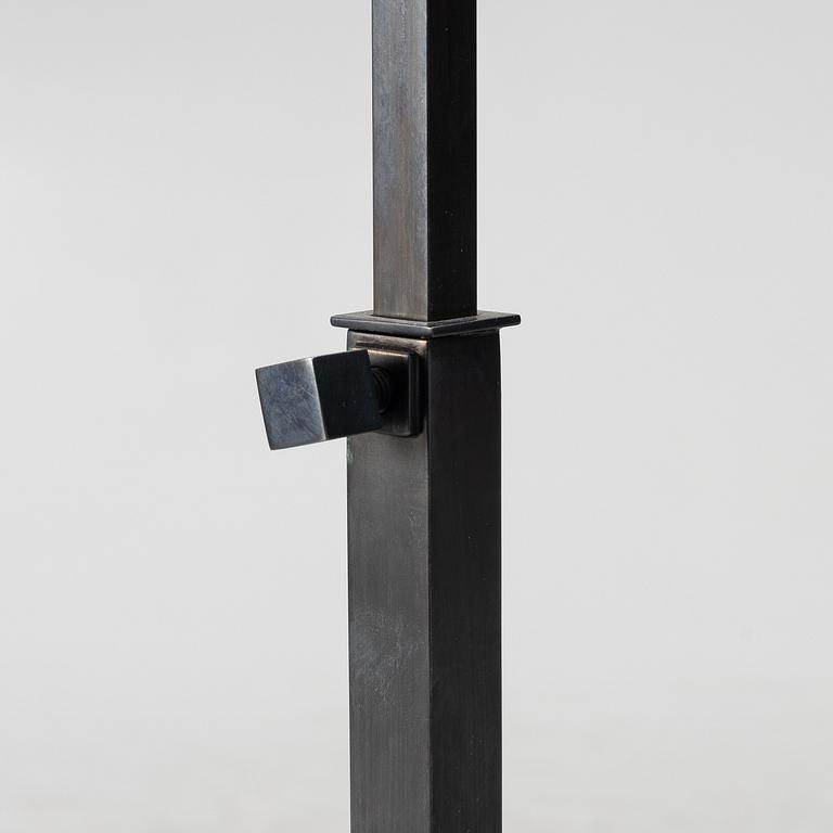 Golvlampa, "Atley", Vaughan Lightning, samtida.