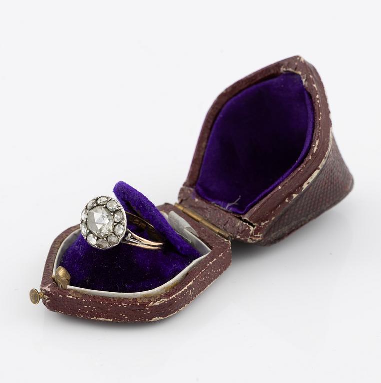 Ring, 18K guld och silver med rosenslipade diamanter.