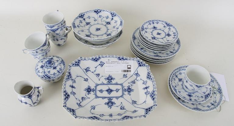 KAFFESERVIS, 17 delar, "Musselmalet", Royal Copenhagen.