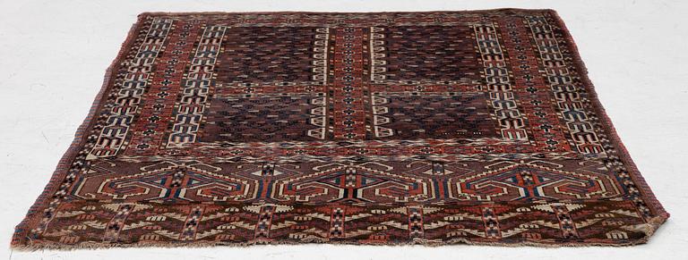 Carpet, Turkmen, approx. 160 x 134 cm.
