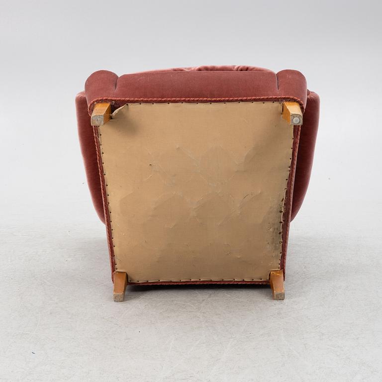 A lounge chair, Swedish modern, first half of the 20th century.