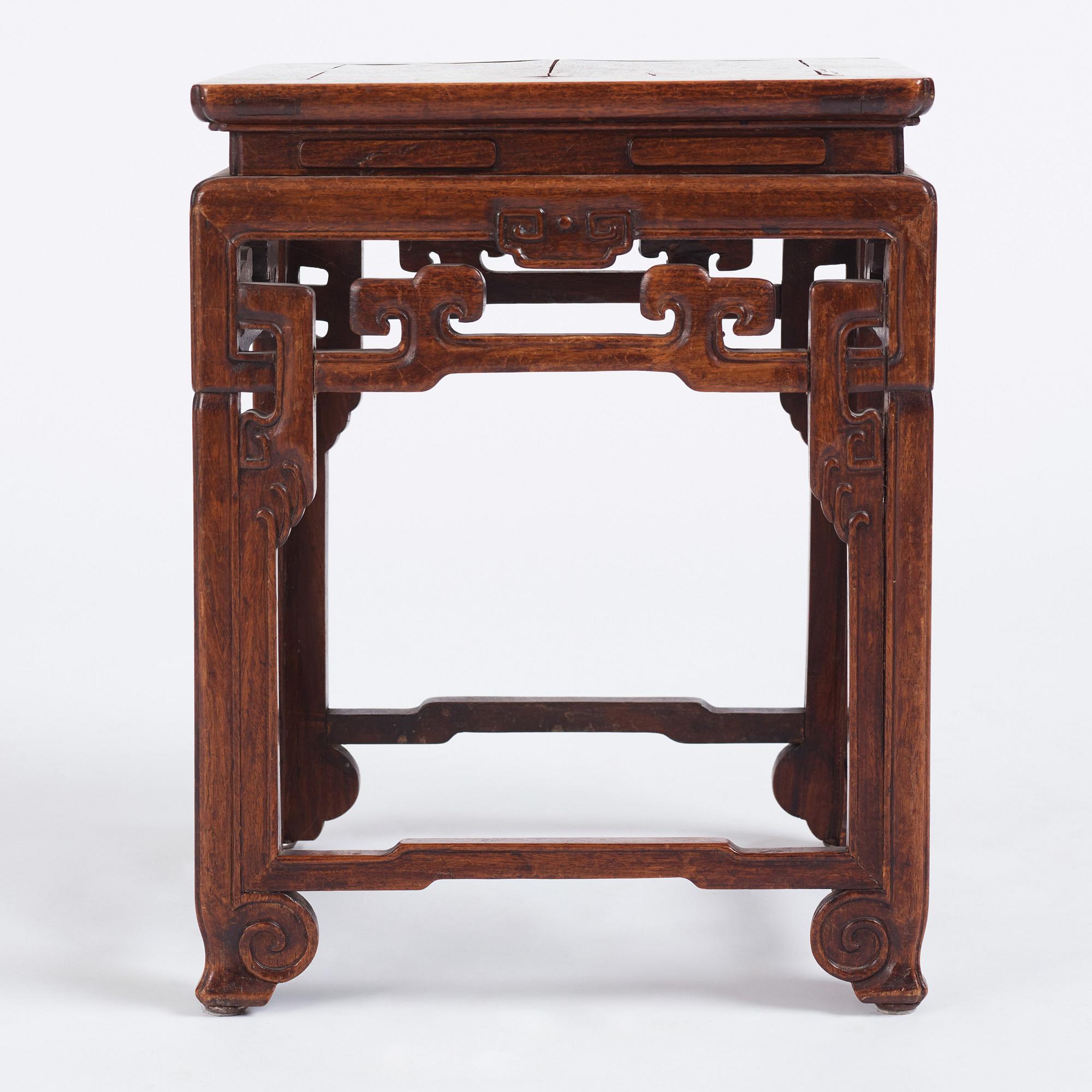 Bord/pall, hardwood. Qingdynastin, 1800-tal.
