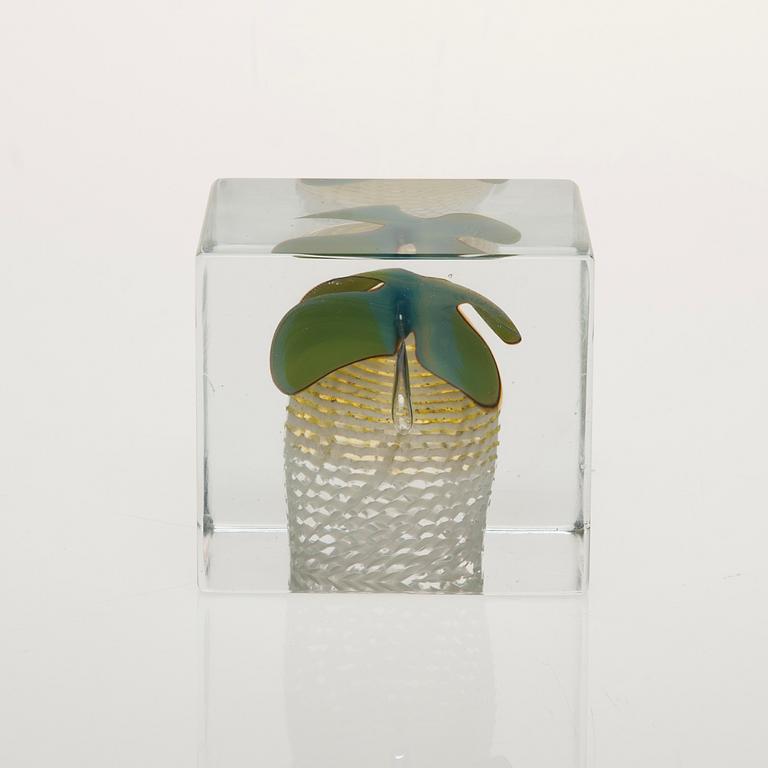 ÅRSKUB, glas, numerad 345/2000, signerad Oiva Toikka  Nuutajärvi 1986.
