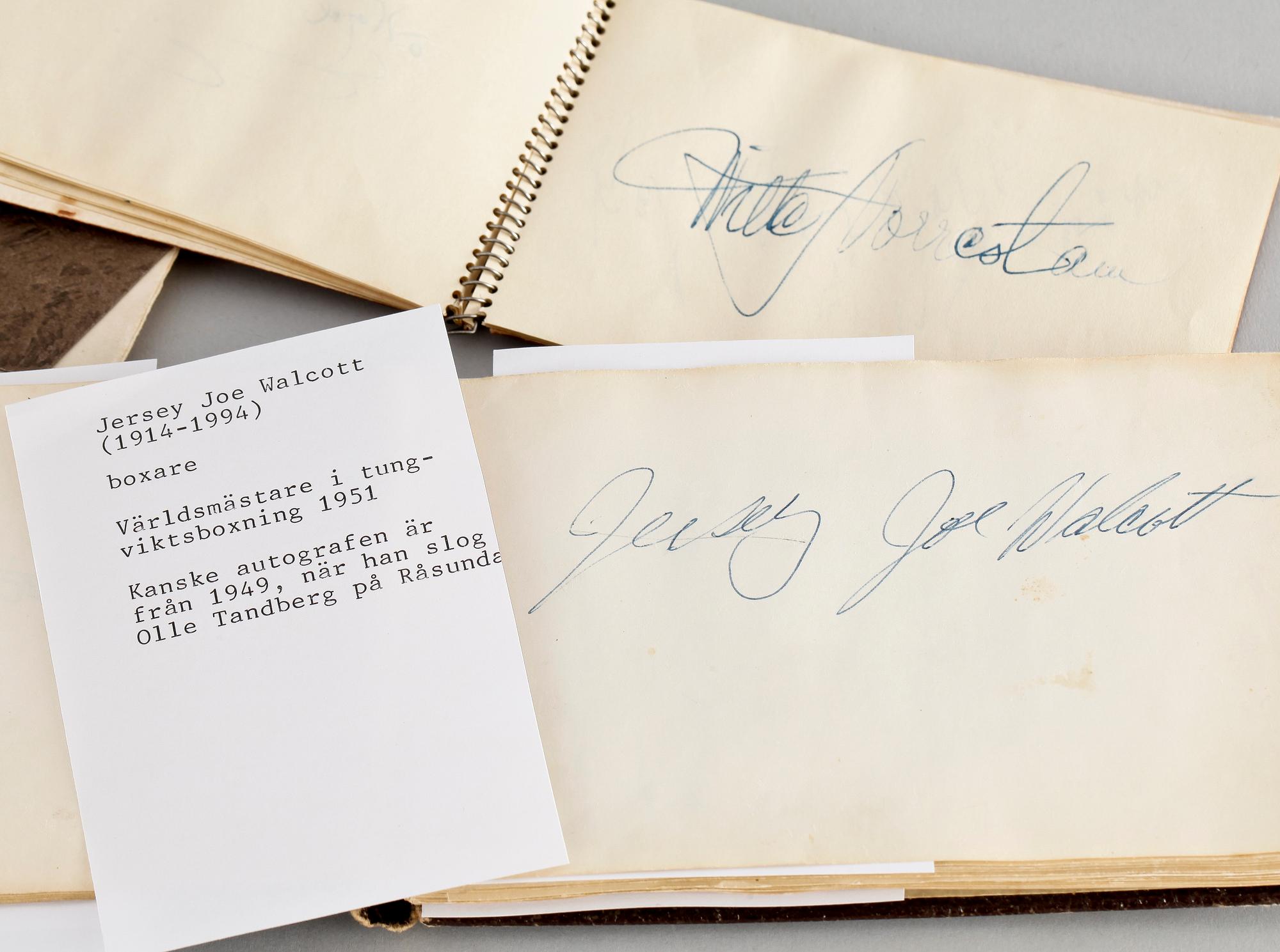 PARTI AUTOGRAFER, ca 150 st, mest svenska idrottsmän. 1940-50-tal.