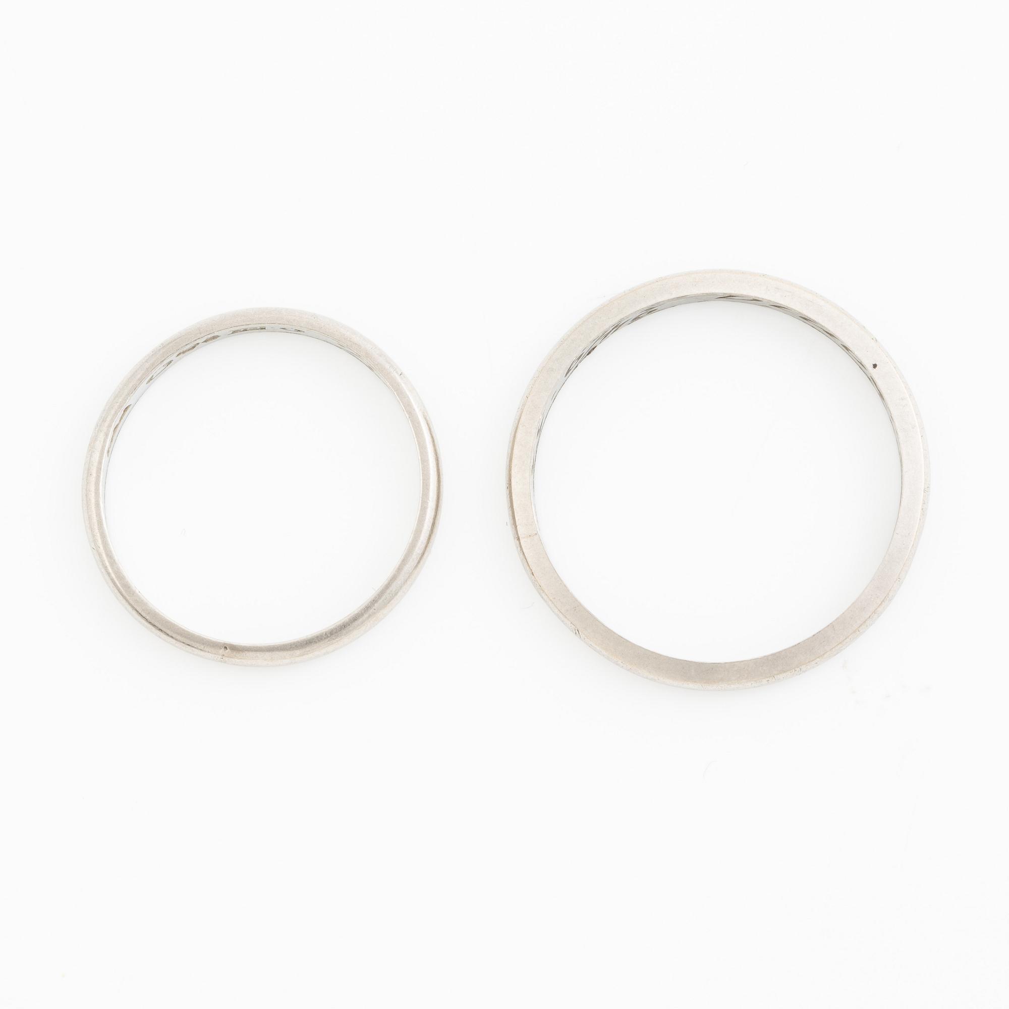 Ringar, två stycken, platina, släta, 1950-tal.