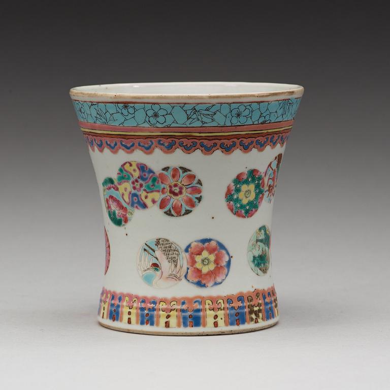 MUGG, kompaniporslin. Qingdynastin, 1800-tal.