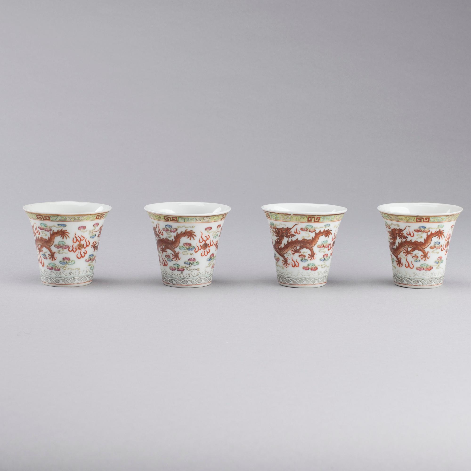 VINBÄGARE, 4 st, porslin, Qingdynasti, Guangxu (1874-1908) Kina.