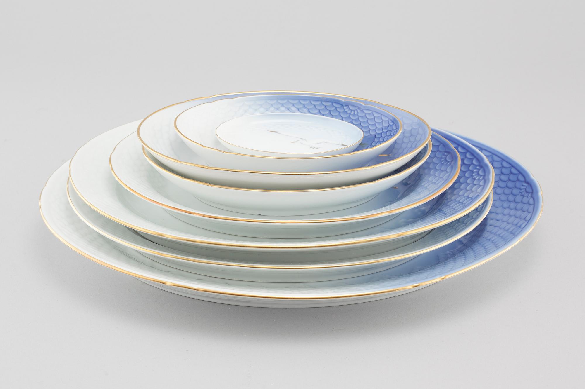 138 pieces of dinnerware "Blå Måsen" by Bing & Gröndahl, Denmark.