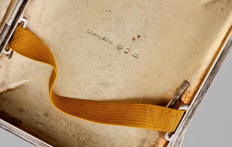 CIGARETTETUI resp FRIBILJETT, silver, bla C G Hallberg, 1891 samt 1968.