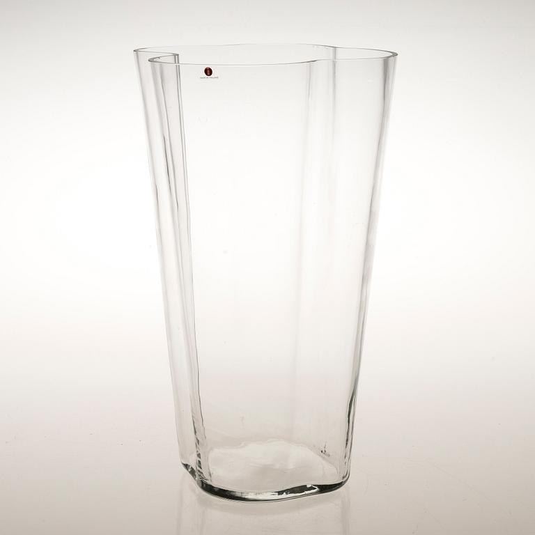 ALVAR AALTO, A glass vase. 'Alvar Aalto 100 years'. iittala 219/1998.