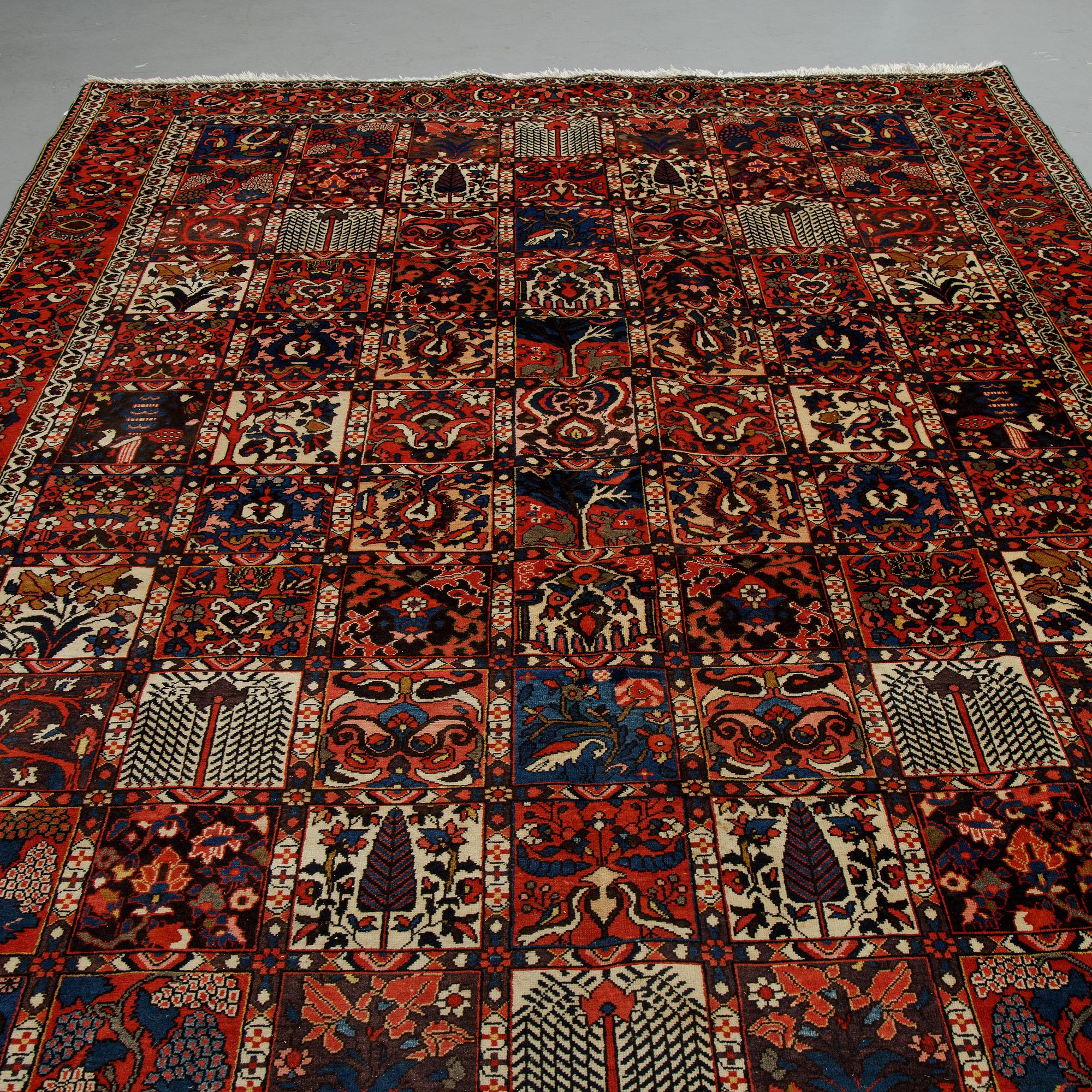 Matto, Old Bakthiari, ca 336 x 228 cm.