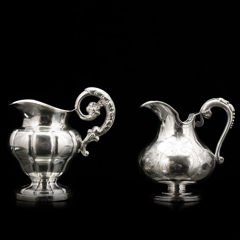 GRÄDDKANNOR, 2st, silver, Gustaf Möllenborg, Stockholm varav en 1840. Vikt ca274g.