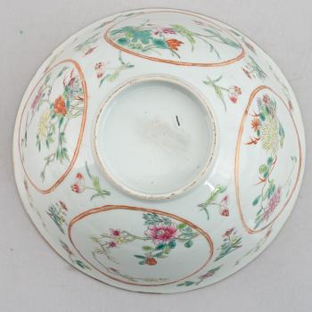 A porcelain bowl, China, late Qing dynasty, around 1900.