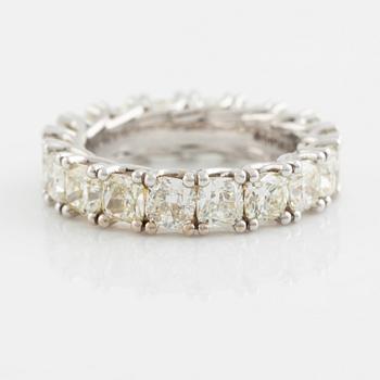 Cushion cut diamond eternity ring, totalt 6,02 ct.