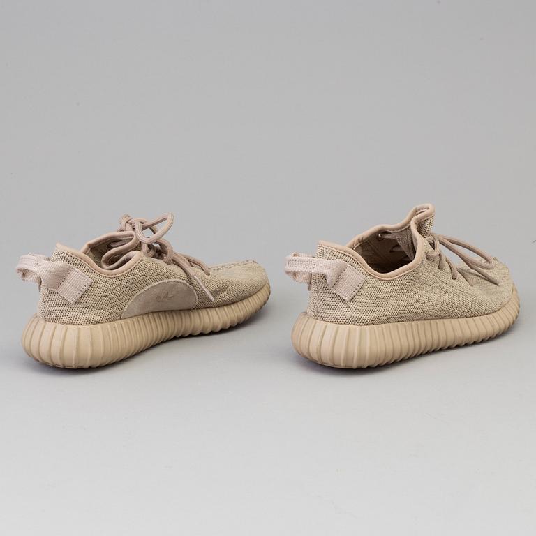 Adidas Yeezy Boost 350 Oxford tan.