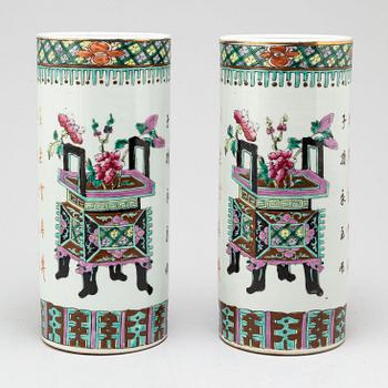 A pair of famille rose porcelain hat stands, Qing dynasty, late 19th/early 20th century.