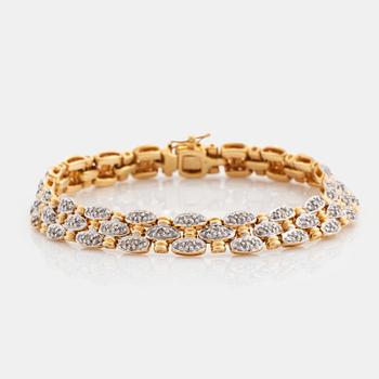 467. An 18K gold and white gold bracelet set with round brilliant-cut diamonds.