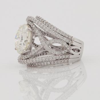 A brilliant cut diamond ring. Total carat weight circa 8.02 cts. Center diamond 6.02 cts, with quality L/SI1.