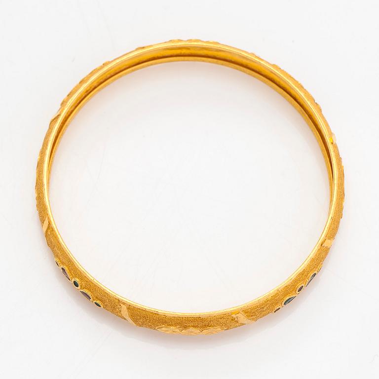 Rannekoru, 22K kultaa ja emalia, Arabiemiraatit.