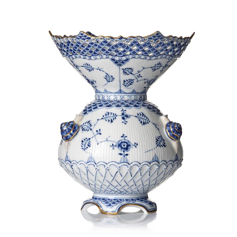 A Royal Copenhagen 'Musselmalet' / 'blue fluted full lace' vase, Denmark, 1893-1900.