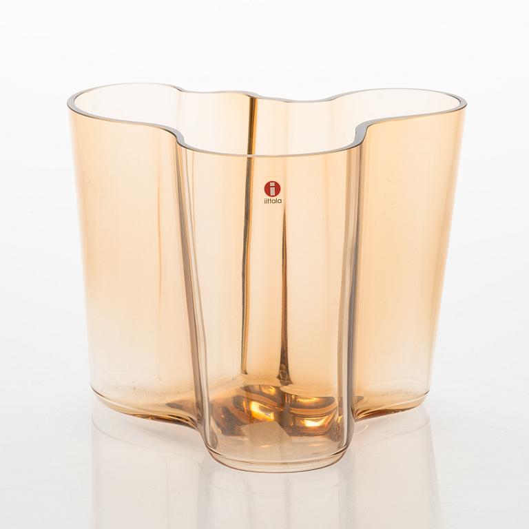 Alvar Aalto, maljakko, malli 3030, signeerattu Alvar Aalto. Iittala.