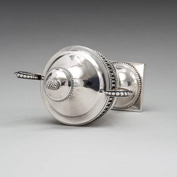 PETTER ENEROTH, Stockholm 1787, sockerskål med lock, silver, gustaviansk.