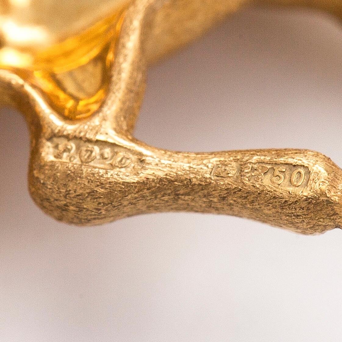 Rintakoru, hevonen, 18K kultaa, timantteja yht n. 0.08 ct.
