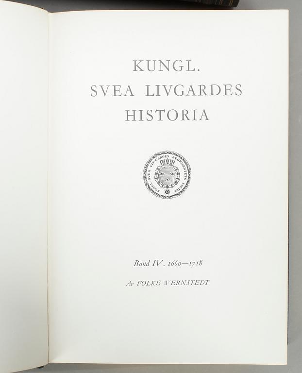 BÖCKER, 4 vol (5 band), Kungl. Svea livgardes historia av Folke Wernstedt, 1954.