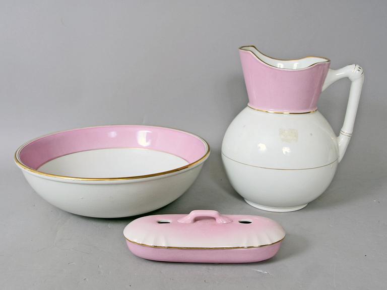 TVÄTTSERVIS, 3 delar. Flintgods, Rörstrand och Göteborg.