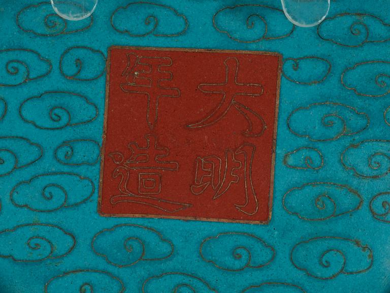 RÖKELSEKAR, cloisonné. Qing dynastin, 1800-tal.
