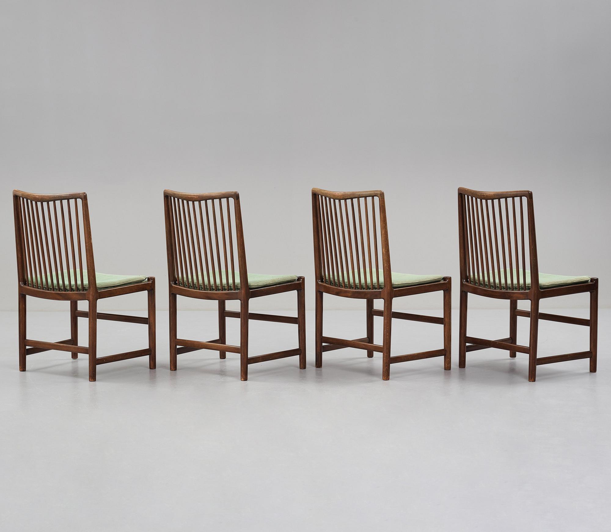 HANS J WEGNER, 4 stolar, från Aarhus Rådhus, snickarmästare Axel I Sørensen, Danmark 1941.