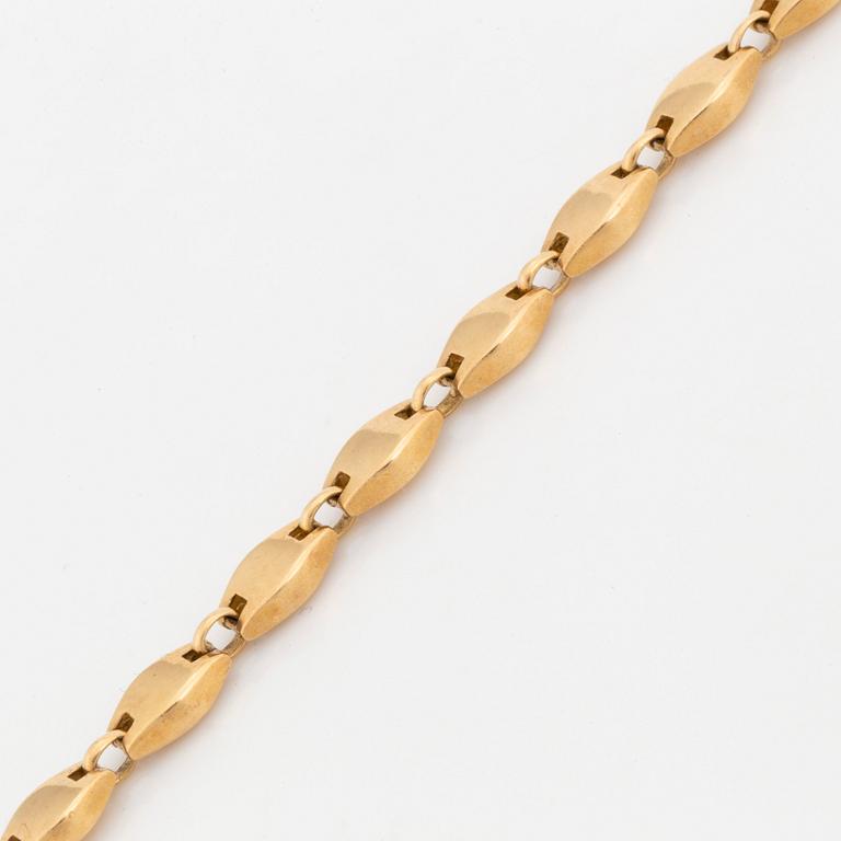A Cartier 18K gold necklace.