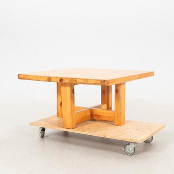 Late 20th-century coffee table.