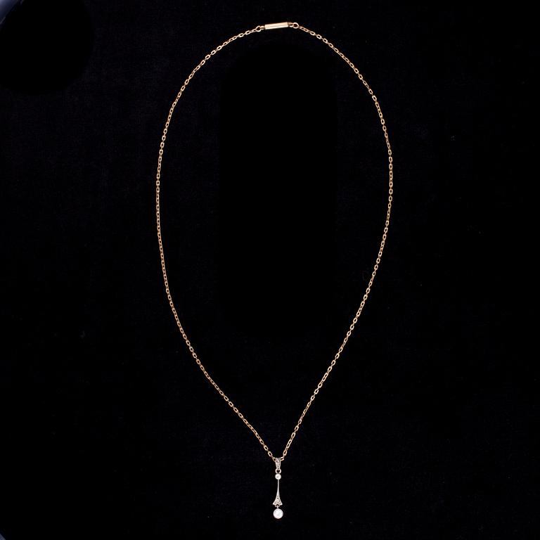 HÄNGSMYCKE, 18K guld, gammalslipad och rosenslipade diamanter tot. 0,32 ct. Vikt 3,84 g. 1900-talets början.