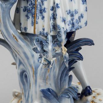 Two Meissen porcelain figurines, early 20th century.