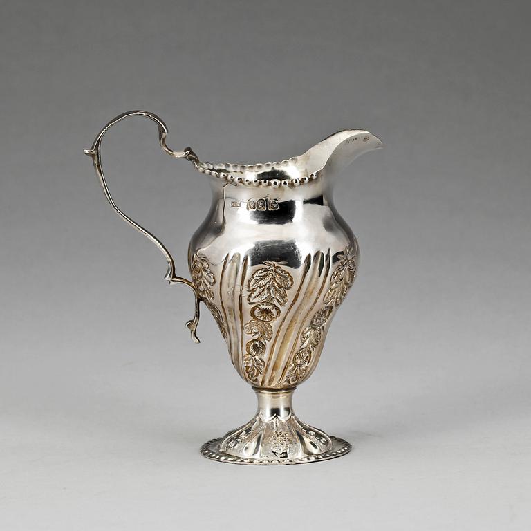 GRÄDDKANNA, silver, Maurice Freeman, London, 1900-01. Vikt 114 g.