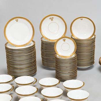 A ca. 235-piece porcelain dinnerware set, Puls H. Holzner Glaspalast Karlsbad, Czechoslovakia 1930s-40s.