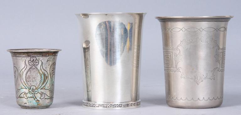 BÄGARE, 3 st, silver. Bla Borgila, Stockholm 1944.