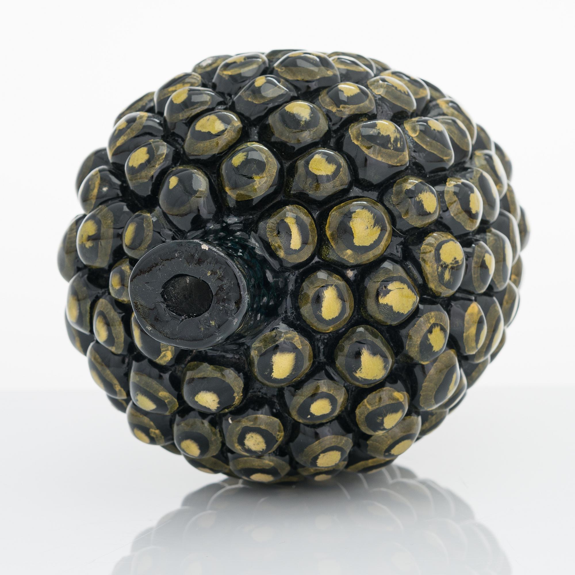 BIRGER KAIPIAINEN, a ceramic sculpture signed Kaipiainen.