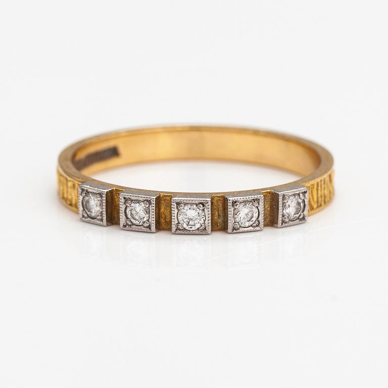 Björn Weckström, An 18K gold ring "Timanttikihla" with diamonds ca. 0.20 ct in total. Lapponia 1975.