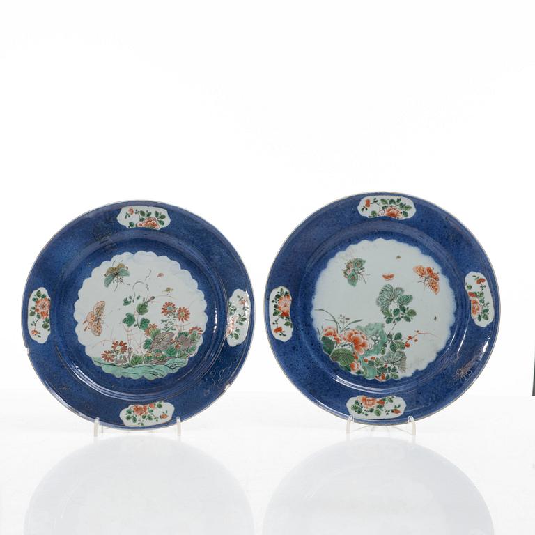 Tallrikar, ett par, porslin, Qingdynastin, Kangxi (1662-1722).