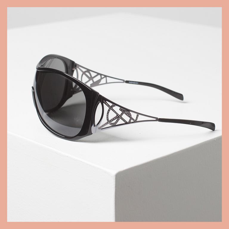 SOLGLASÖGON, Yves Saint Laurent.