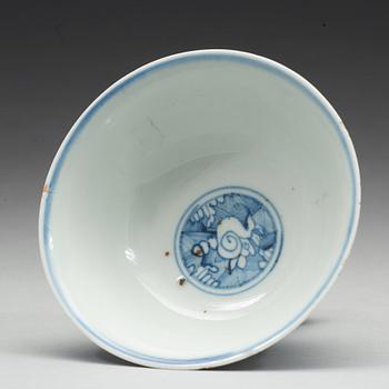 A blue and white stemcup, Ming dynasty, Wanli (1572-1620).