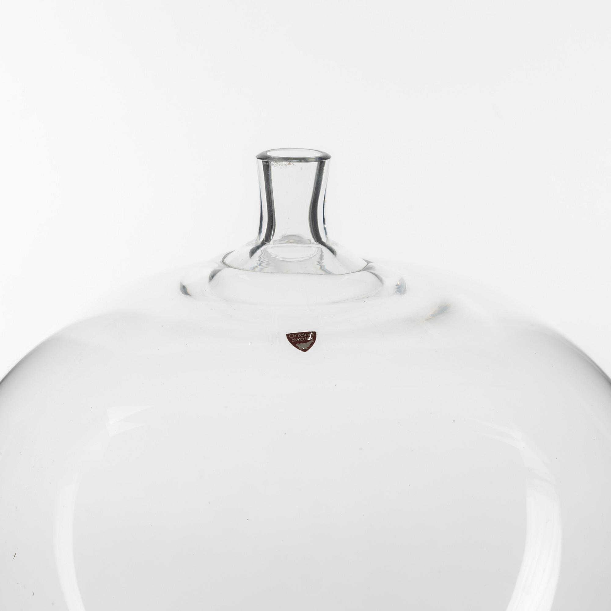 Ingeborg Lundin, an 'Äpplet' glass vase, Orrefors, 1987, signed.