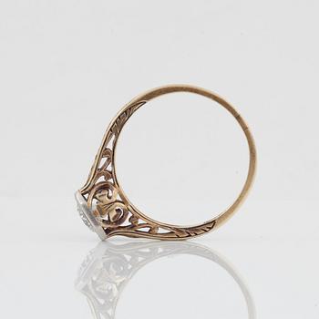 An old-cut round diamond, circa 0.50 ct, H-I/VVS, ring.