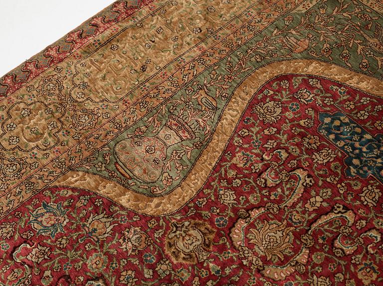 Matta, antik silke Kum Kapi med metallbroschering, Istanbul omkring 1910, "Sultan's Head Prayer" design.