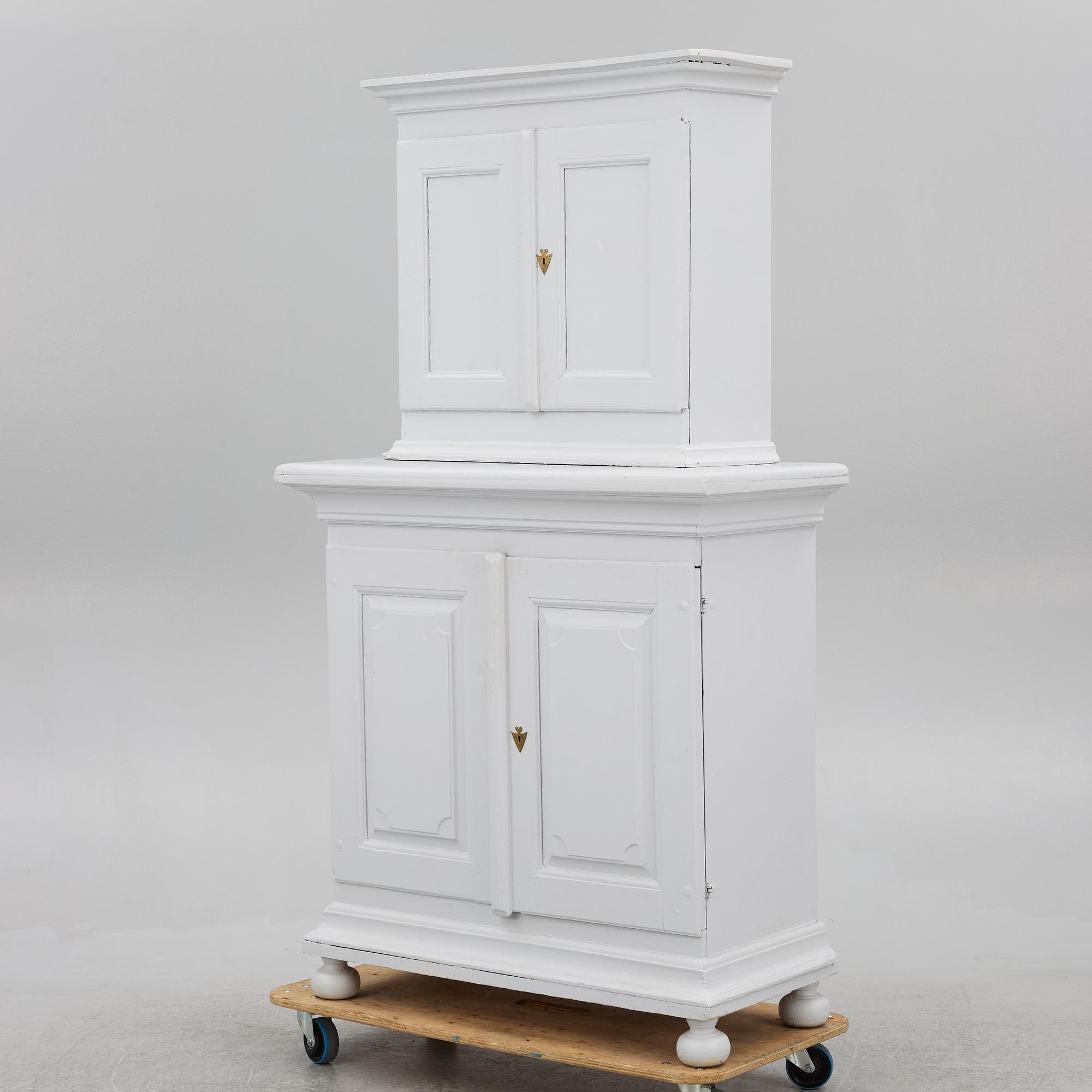 A two-part cabinet, 18th/19th century.